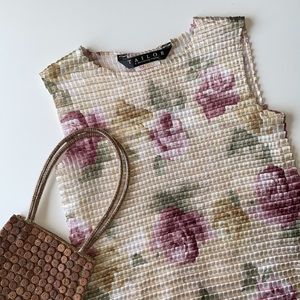 VINTAGE Floral Y2K Tank Top. Size M